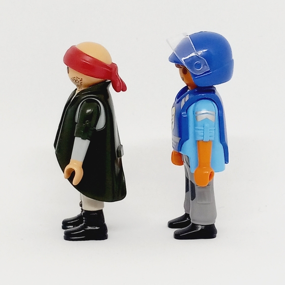 Playmobil - Thief With Swat Team Member 2 Piece Set - Picture 4 of 8